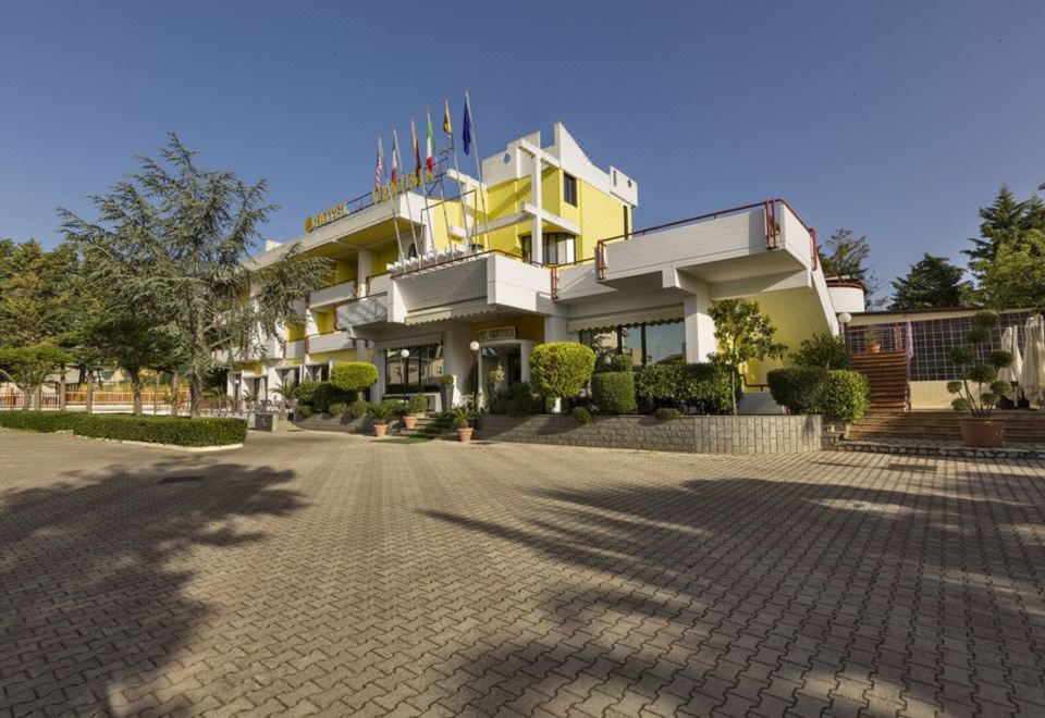 Hotel Ristorante Venusia - Housity