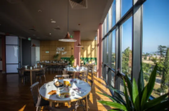 特拉維假日酒店