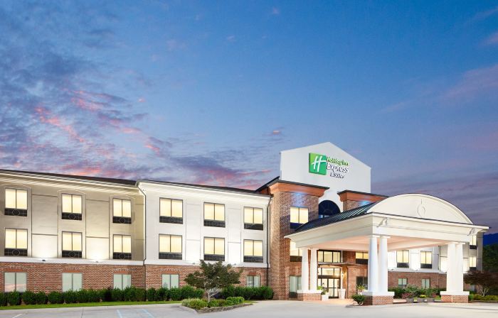 Holiday Inn Express & Suites SALEM by IHG