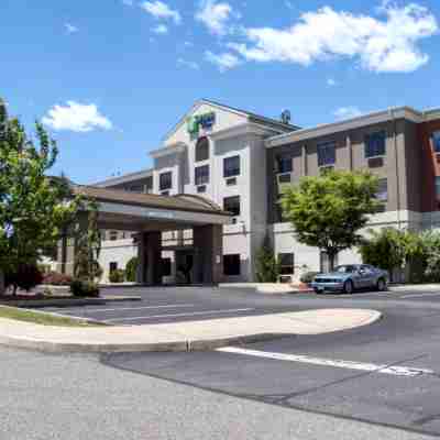 Holiday Inn Express & Suites Newton Sparta Hotel Exterior