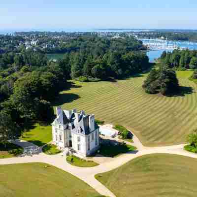 Chateau les Garennes Hotel Exterior