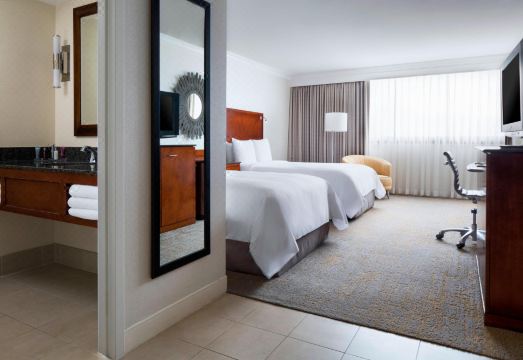 메리어트 수영장 전경