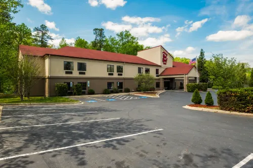 Red Roof Inn Hendersonville - parking