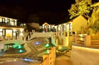 Shiyue Shanman Garden Hot Spring Resort Hotel Живописный район Huairou: отели
