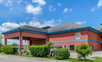 Quality Inn & Suites at the Outlets Mercedes-Weslaco