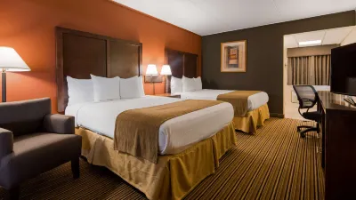 Crossroads Hotel & Event Center Hotels near Loomis Park
