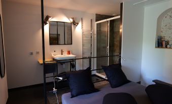 Chambres d'Hotes A l'Ombre du Saule - Housity