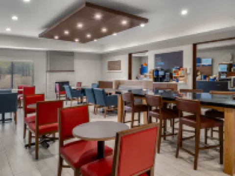 Holiday Inn Express & Suites GRAHAM by IHG Hotels in Graham