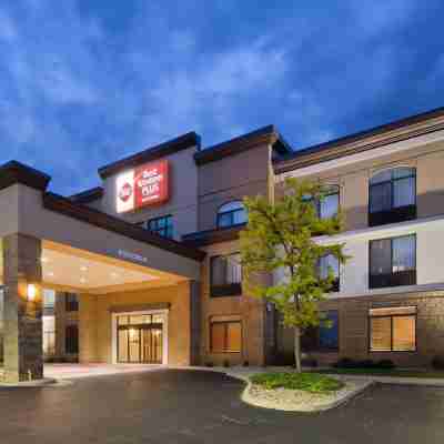 Holiday Inn Express & Suites Cedar Falls - Waterloo Hotel Exterior