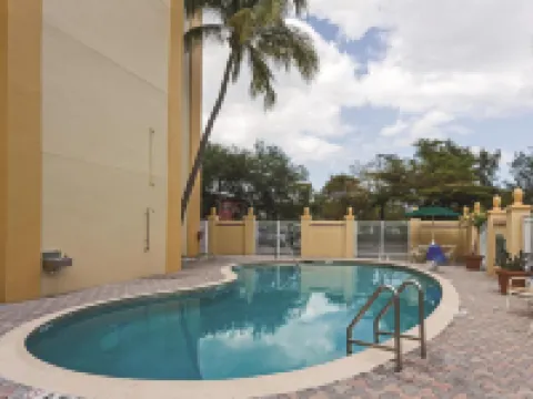 La Quinta Inn & Suites by Wyndham West Palm Beach Airport ウェスト・パーム・ビーチのホテル