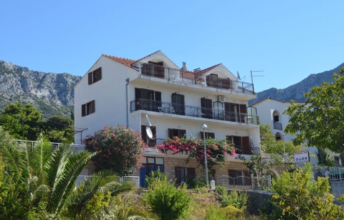 Lora Apartments