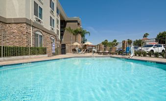 Holiday Inn Express & Suites Fresno South