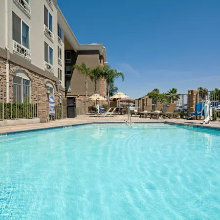 Holiday Inn Express & Suites FRESNO SOUTH by IHG