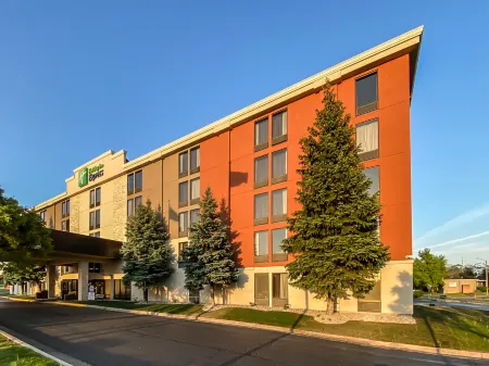 Holiday Inn Express Flint-Campus Area Отели в г. Флинт