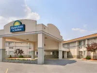 Days Inn & Suites by Wyndham Bridgeport - Clarksburg