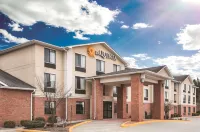 La Quinta Inn & Suites by Wyndham Norwich-Plainfield-Casino Ξενοδοχεία στην πόλη Dayville