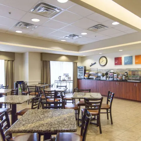 Comfort Inn & Suites Airport