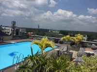 Hotel Airlink Castle - Rooftop Pools