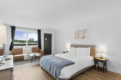 Silver Sands Motel