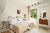 Monambeles Villas Hotels in Livathou