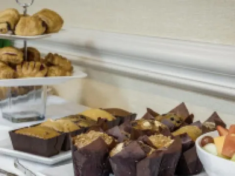 Monte Carlo Inn Oakville Suites Hotels in Oakville