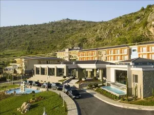 Limneon Resort & Spa