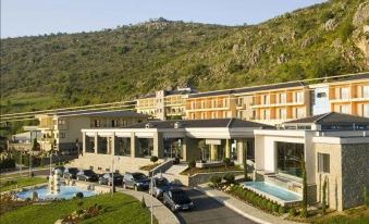 Limneon Resort & Spa