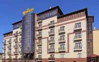 Monarch Hotel