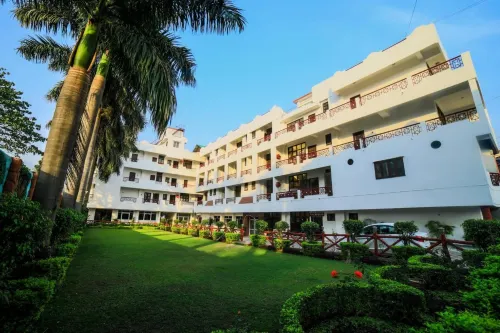 Hotel Neeraj Bhawan - Triveni Ghat