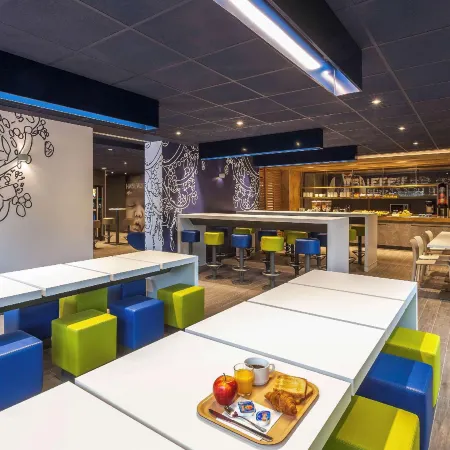 Ibis Budget Valencia Aeropuerto Отели рядом с достопримечательностью «Спортивный комплекс имени Луиса Пуча»