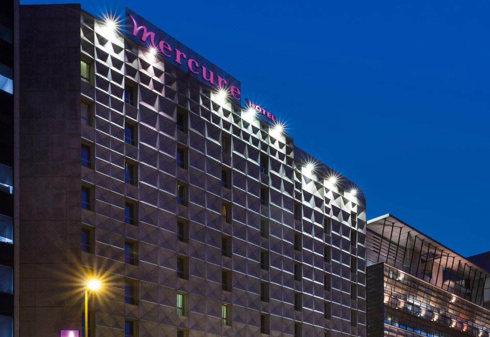 2. 호텔 머큐어 리..