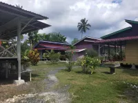 Pondok Oma Surf Simeulue Hotel a 