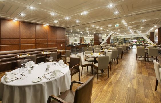 힐튼 수영장 시설