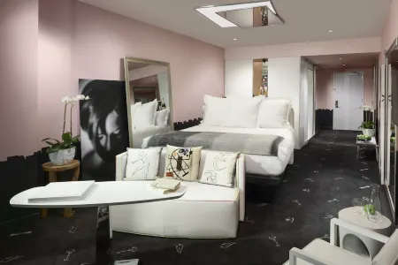 DUA Miami, Autograph Collection