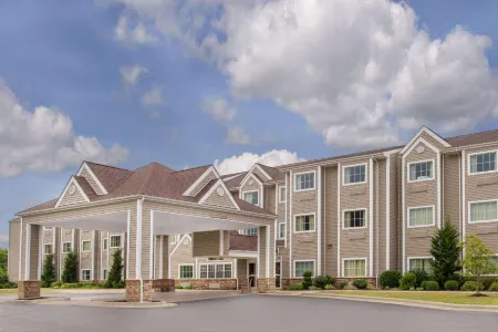 Microtel Inn & Suites by Wyndham Mansfield Отели в г. Ратленд Тауншип