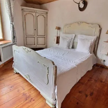 Golden Lion Отели в г. Буйон