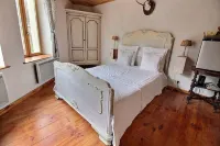 Golden Lion Hotels in Bouillon