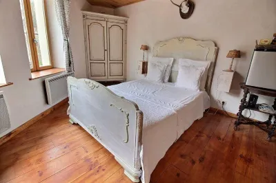 Golden Lion Hotels in Corbion