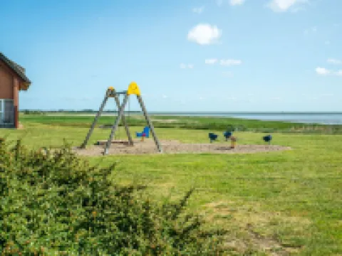 "Henrietta" - 3.5km from the Sea