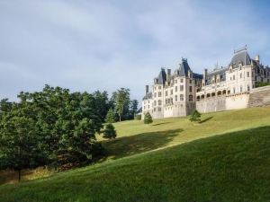 Village Hotel on Biltmore Estate