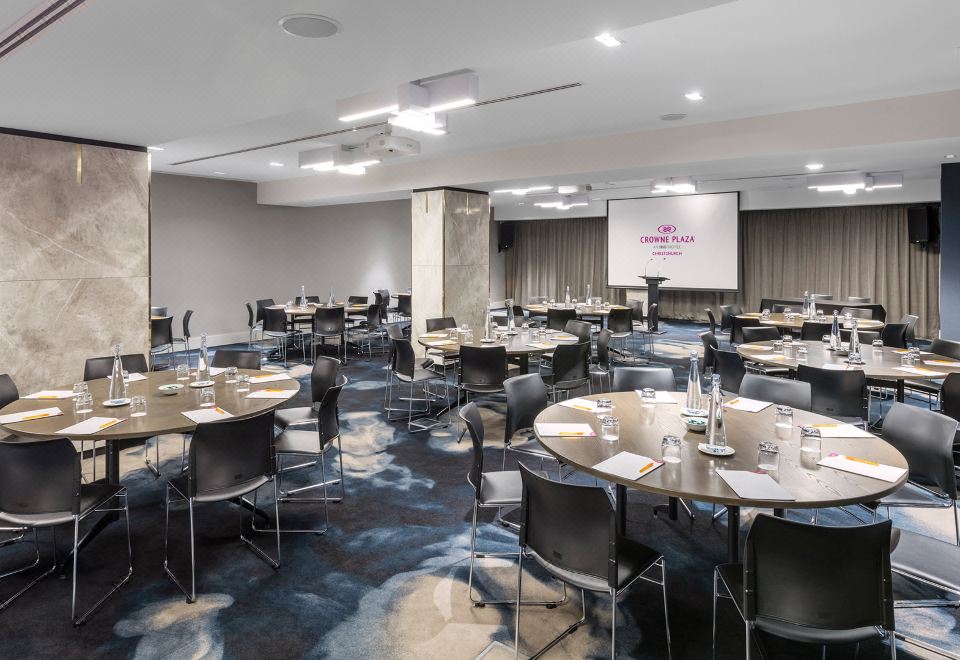 Crowne Plaza 객실 내부