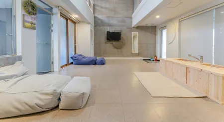 Geoje Hinoki Haesoojjim Resort Отели рядом с достопримечательностью «Hakdong Mongdol Beach»