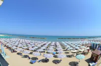 Grand Hotel Montesilvano - Parkplatz