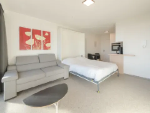 Astrid 802 with Parking