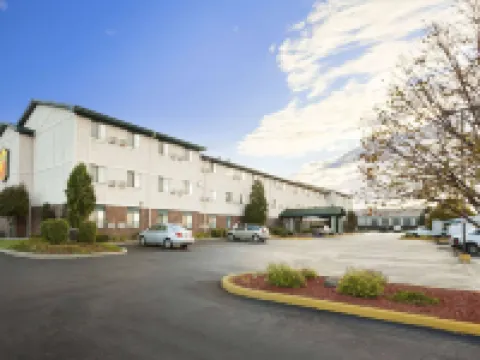 Super 8 by Wyndham Milwaukee Airport ミルウォーキーのホテル