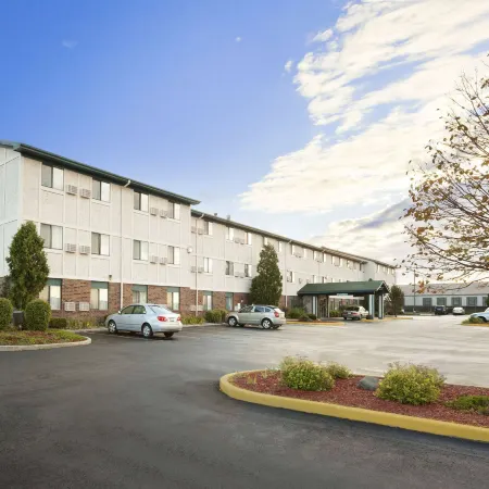 Super 8 by Wyndham Milwaukee Airport