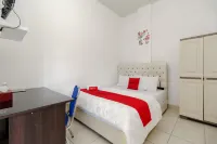 RedDoorz Near Jalan MP Mangkunegara Palembang فنادق في Bukit Sangkal