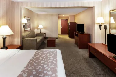 La Quinta Inn & Suites by Wyndham Milwaukee SW New Berlin Hotels in Franklin