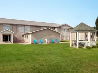 Super 8 by Wyndham des Moines Hotels in Saylor