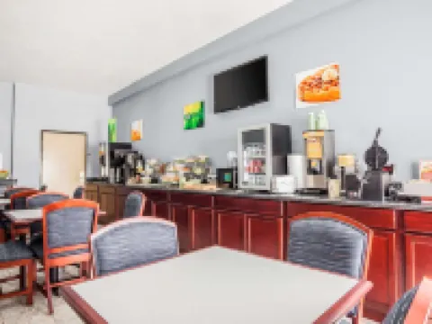 Quality Inn & Suites Altoona - des Moines Hotels in Polk County